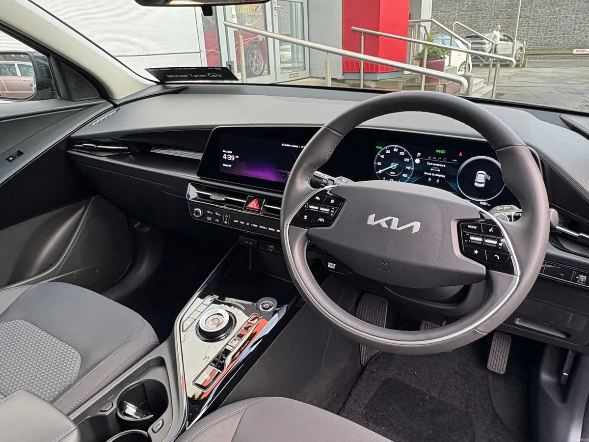 2025 Kia e Niro 64kwh Long Range, Camera, CatPlay - Image 4