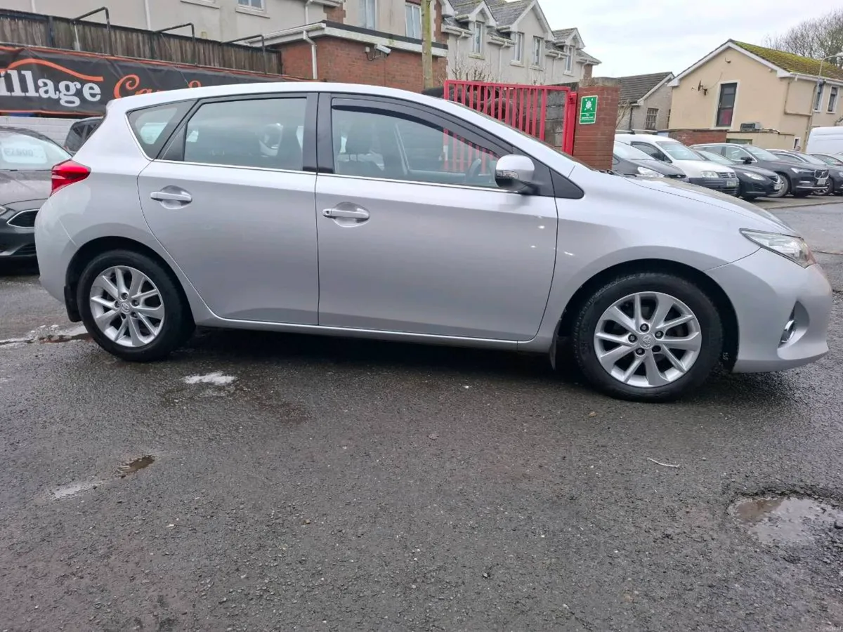 Toyota Auris - Image 2