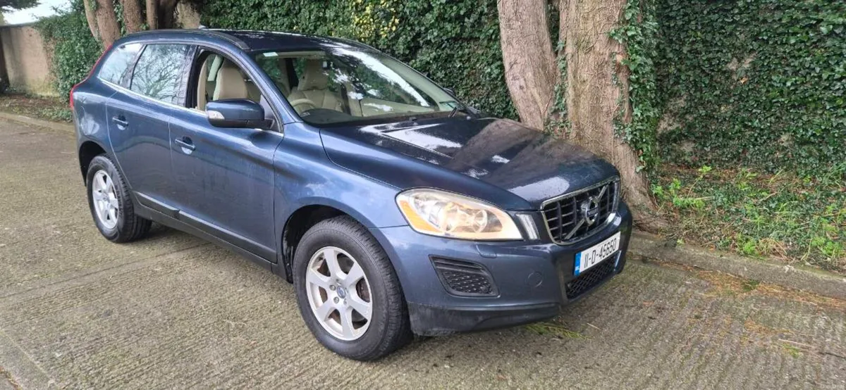 VOLVO XC60 FOR SALE. HAS SOME ISSUES. QUICK SALE. - Image 2