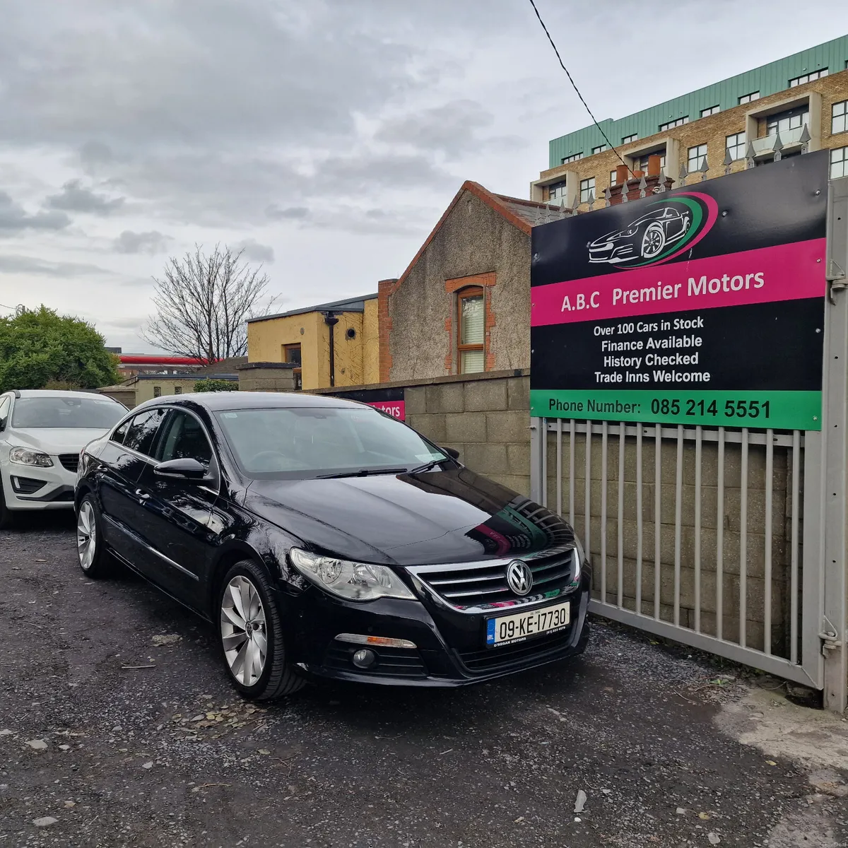 Volkswagen Passat 2009 Full service history - Image 1