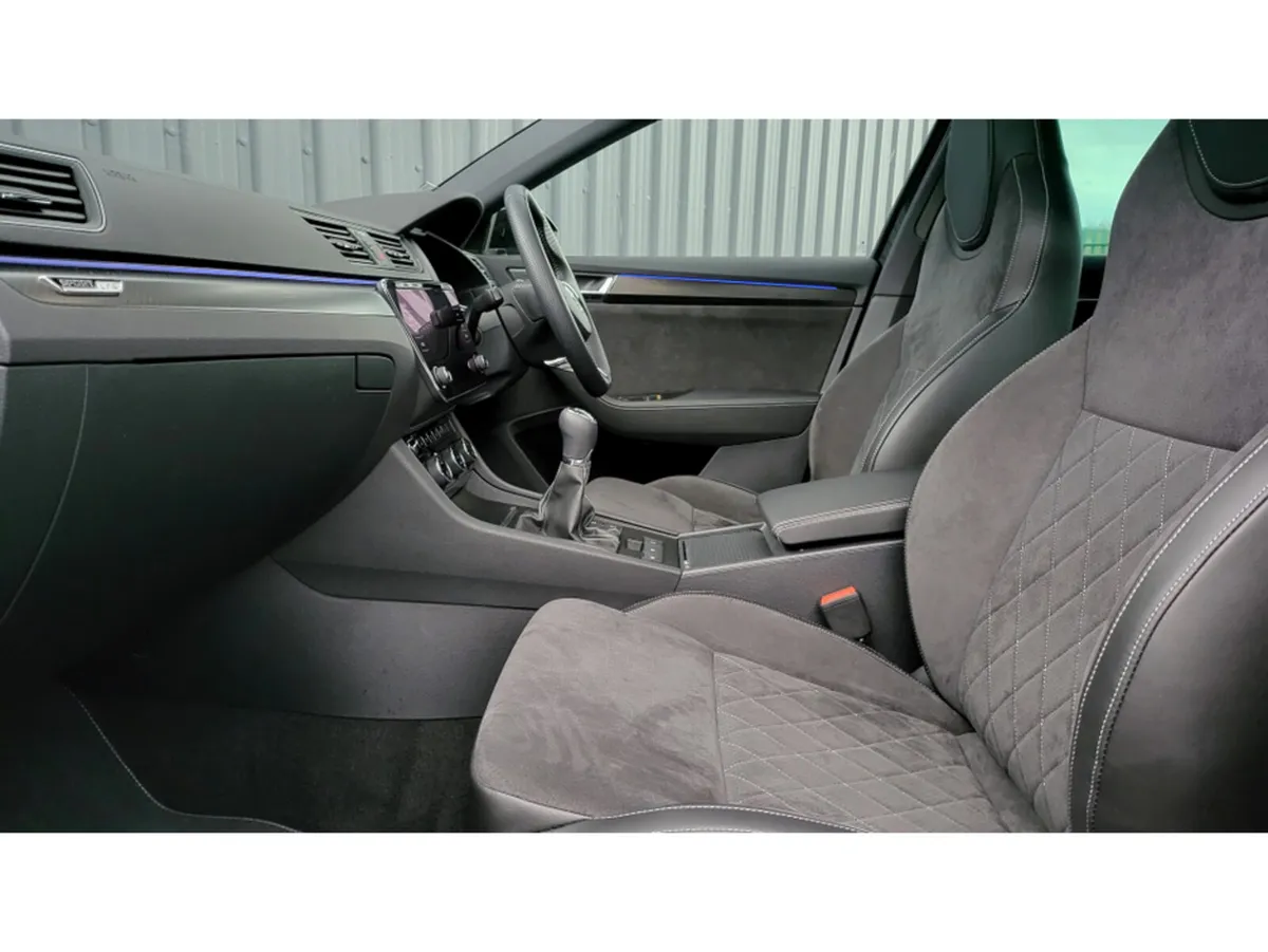 Skoda Superb COMBI SPORTLINE 2.0 TDI 150HP- MAGIC - Image 4