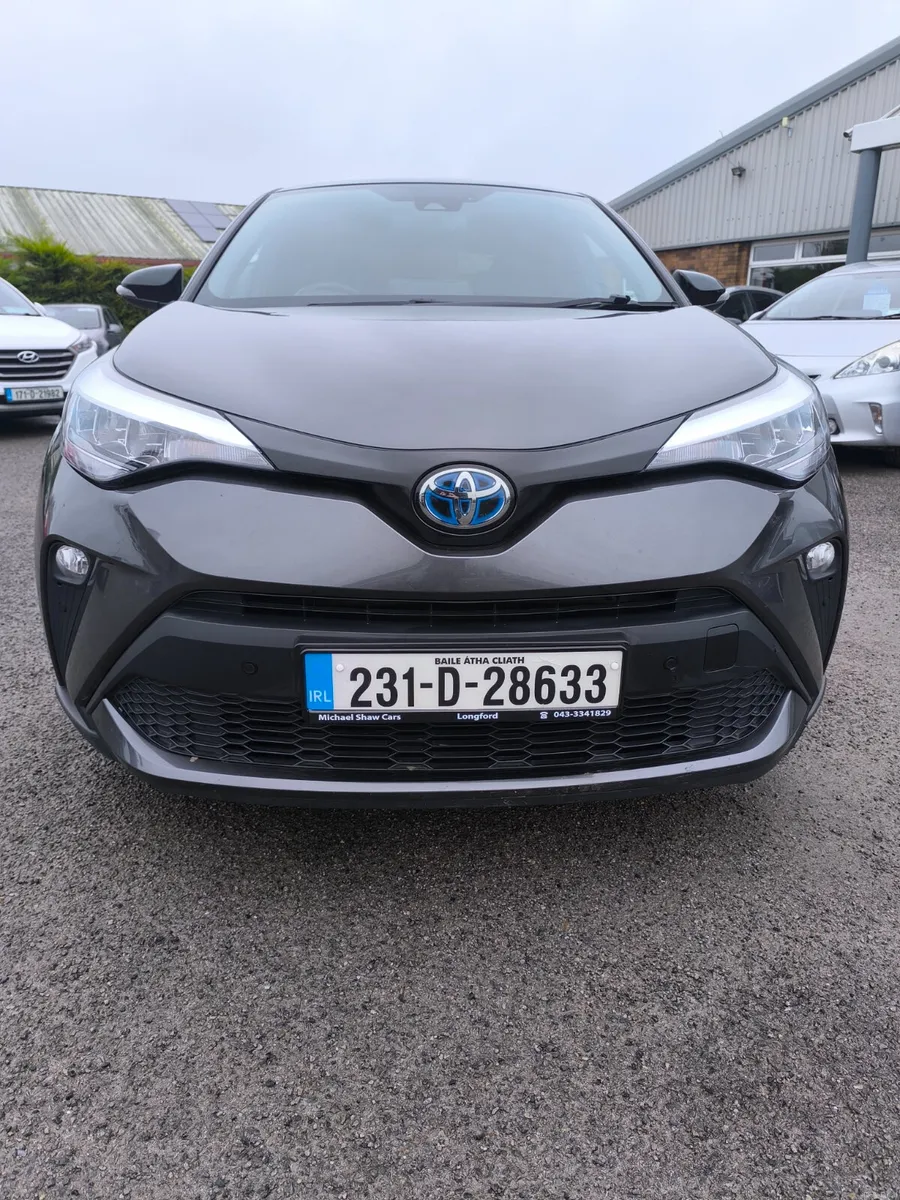 231 Toyota C-HR  1.8 HYBRID - Image 2