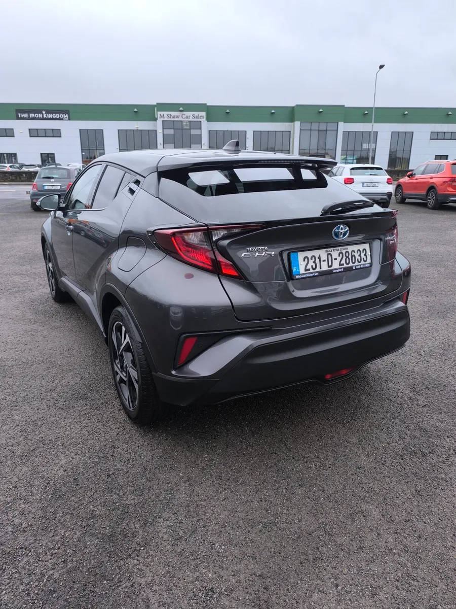 231 Toyota C-HR  1.8 HYBRID - Image 4