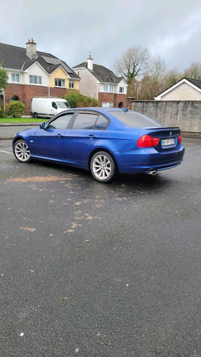 Bmw 318d 2009 - Image 3