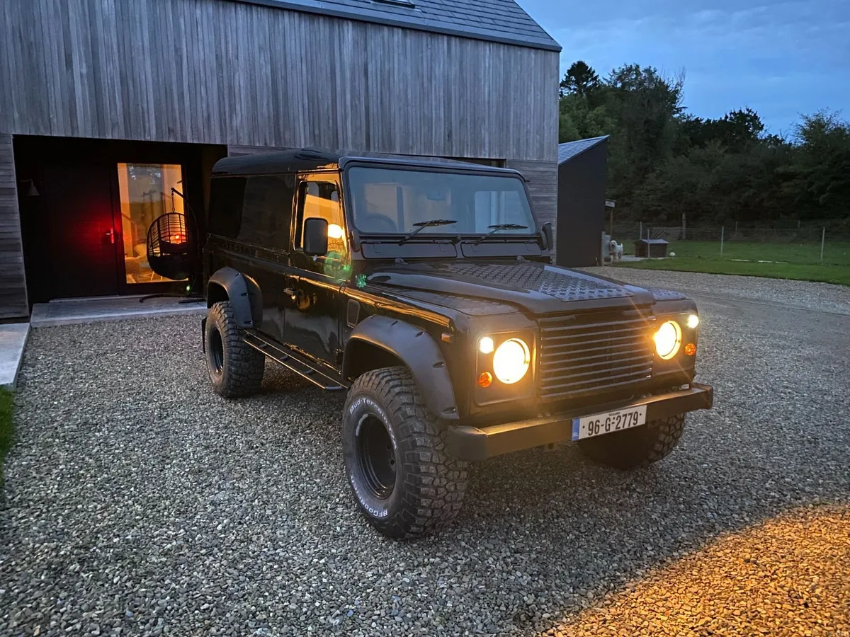 Land Rover Defender 110 2.5L 1996 - Image 4
