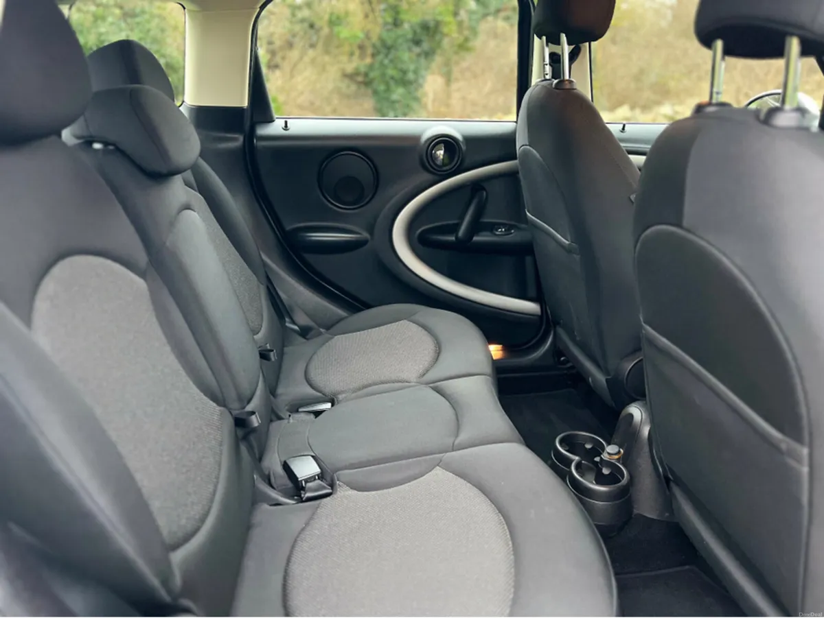 Mini Cooper Crossover - Image 6