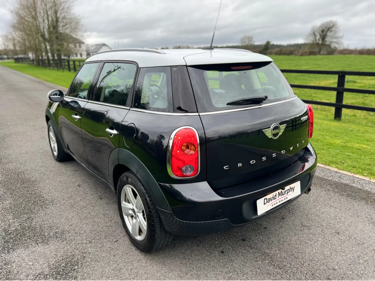 Mini Cooper Crossover - Image 3