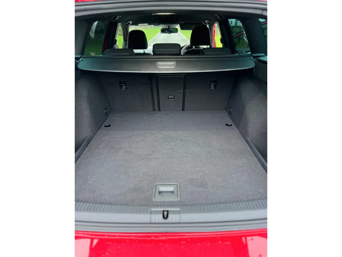 Volkswagen Golf R Line estate - Image 4