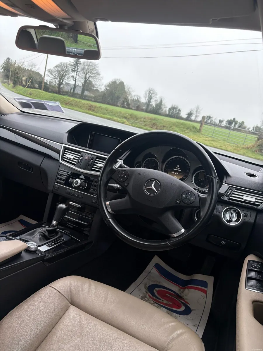Mercedes Benz e200 Automatic - Image 6