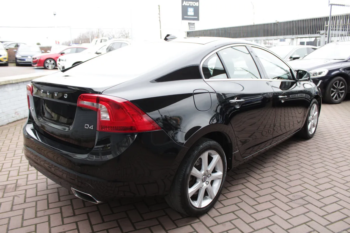 2017 VOLVO S60 - Image 4