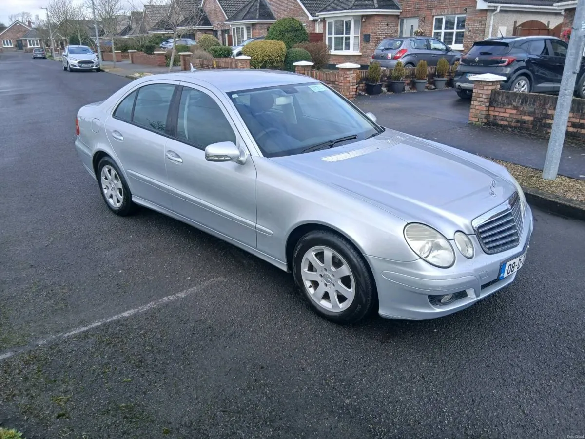 MERCEDES E 200 I.8 ABSOLUTELY SPOTLESS - Image 3