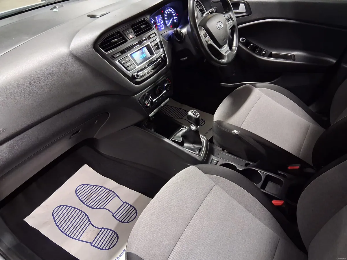 2016 Hyundai i20 **DELUXE** - Image 3