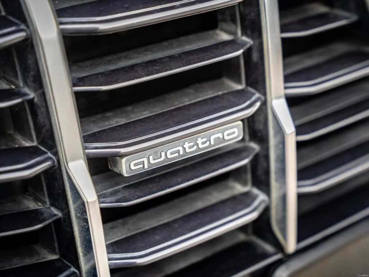 Audi Q7 TFSI E QUATTRO S LINE - Image 3