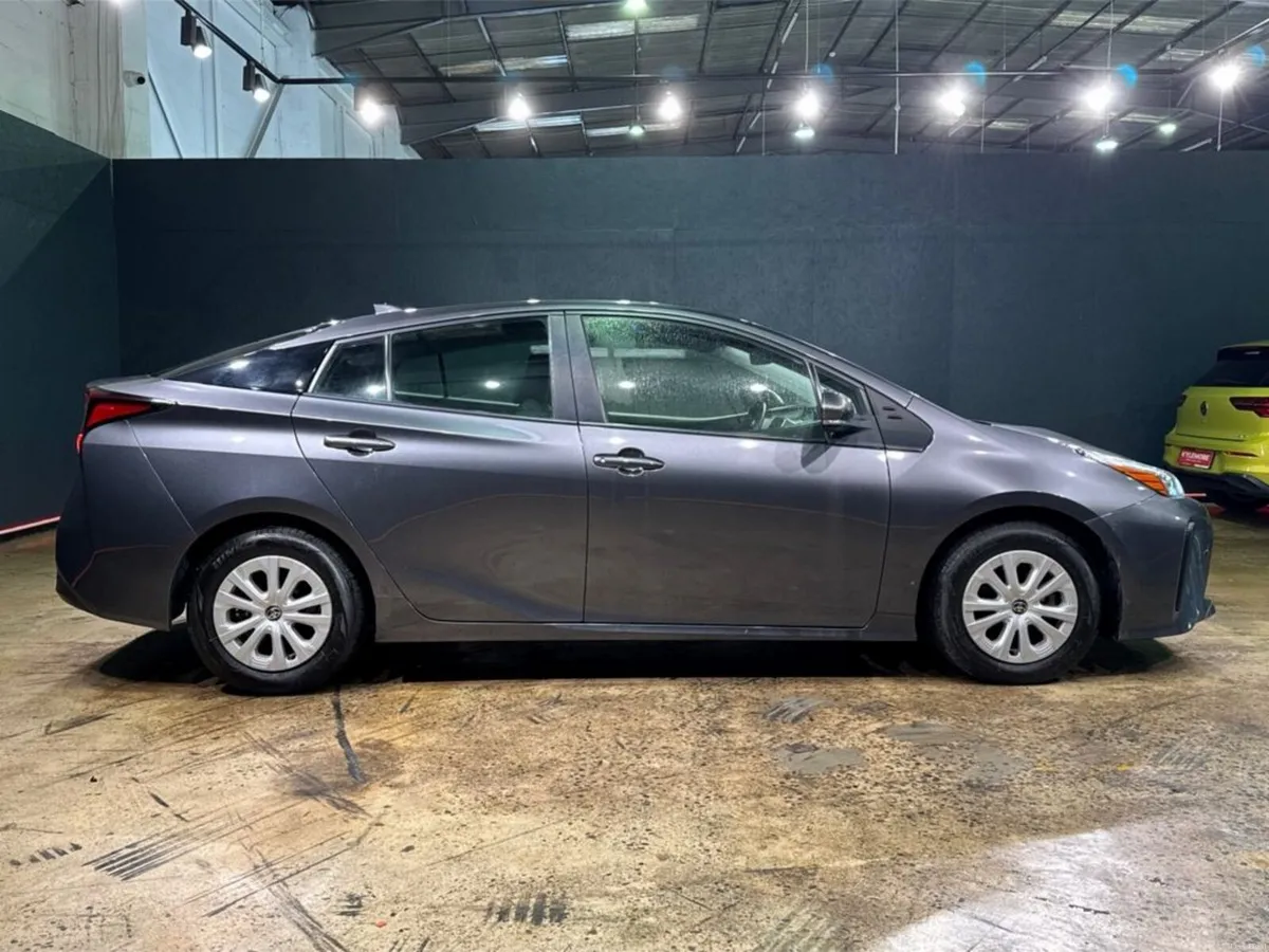 Toyota Prius HYBRID AUTOMATIC 1.8L - REVERSE CAMER - Image 3