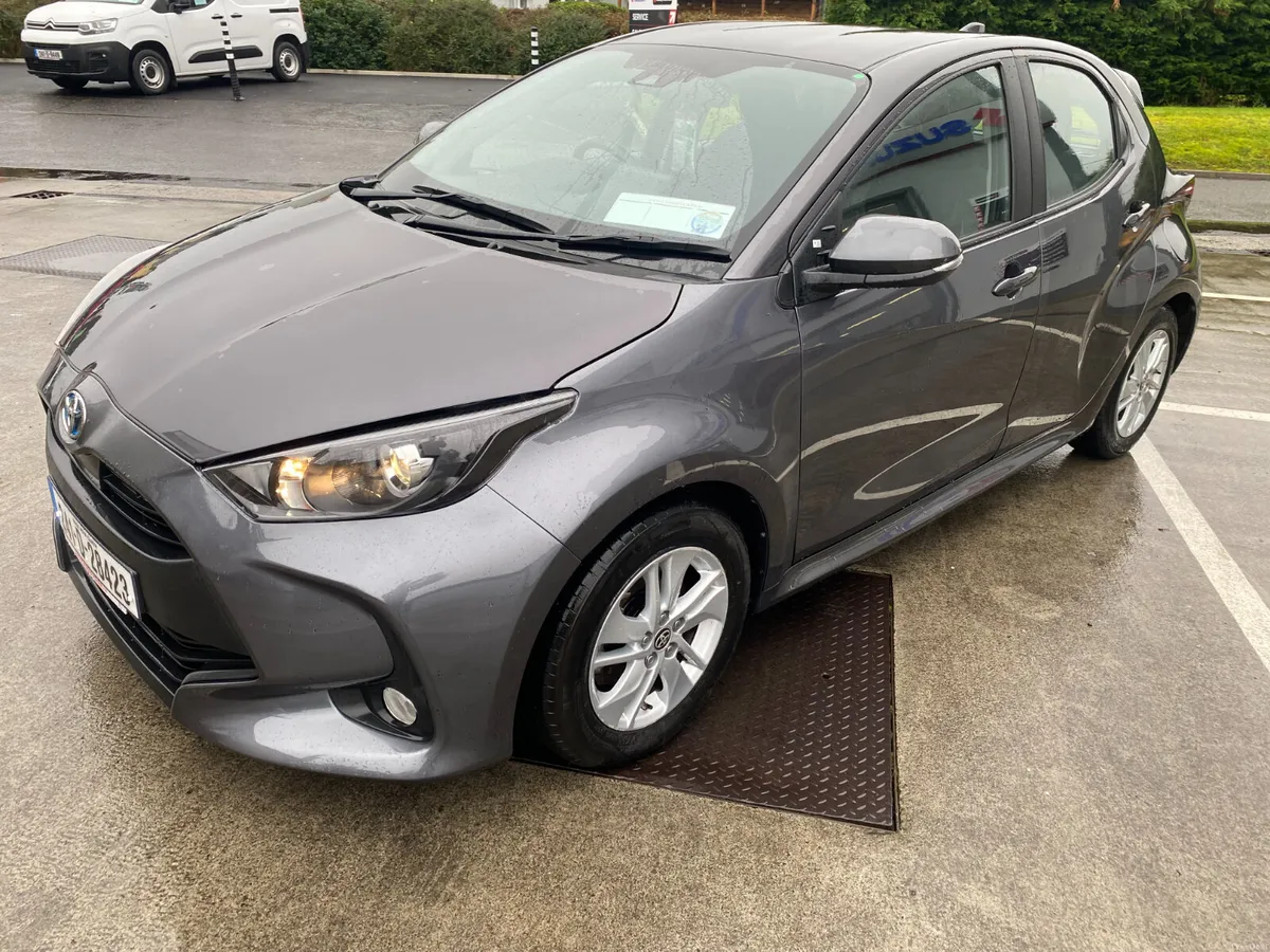 Toyota Yaris Hybrid Luna 1.5 - Image 4