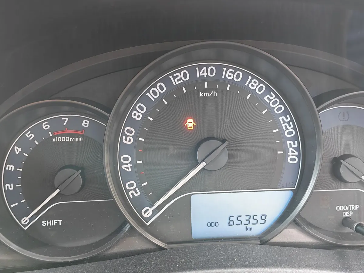 Toyota Auris 2016 - Image 3