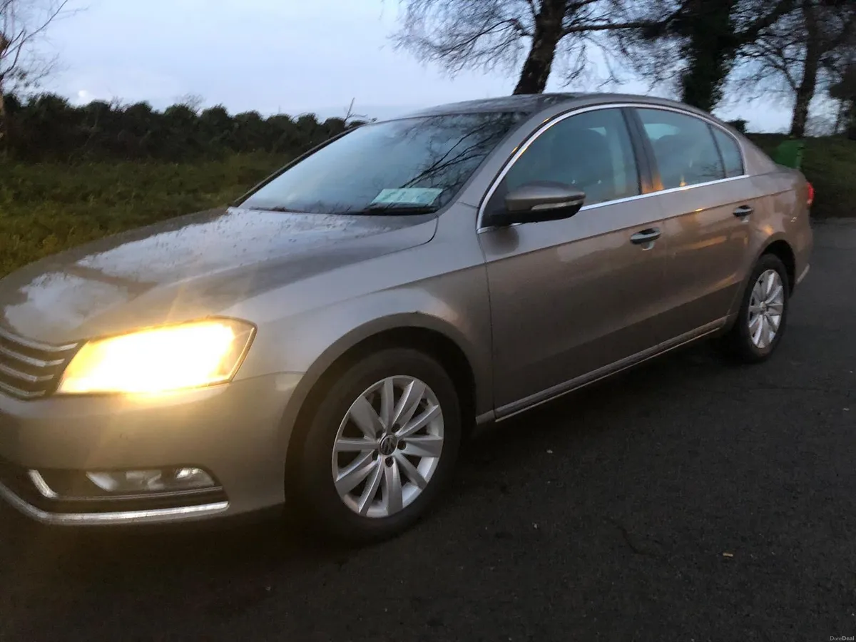 VW PASSAT TDI BLUE MUTATION AS NEW - Image 3