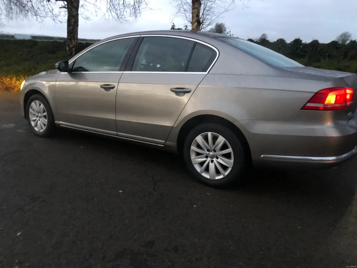 VW PASSAT TDI BLUE MUTATION AS NEW - Image 4