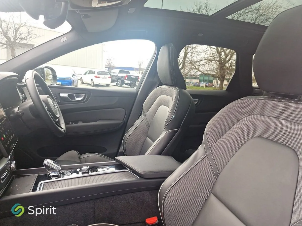 Volvo XC60 T6 "Plug In Hybrid"  AWD, Black Edition - Image 4