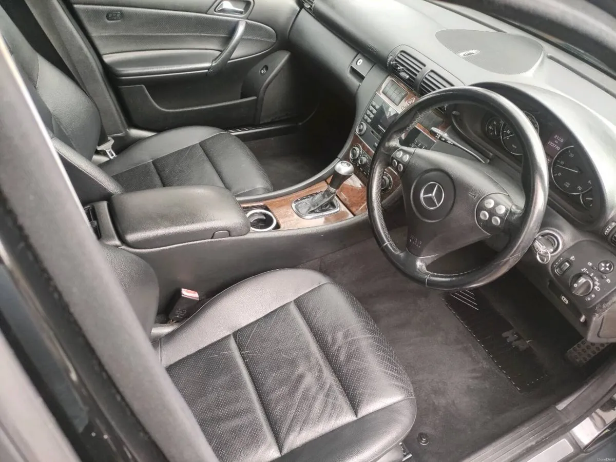 Mercedes Benz automatic taxed - Image 3