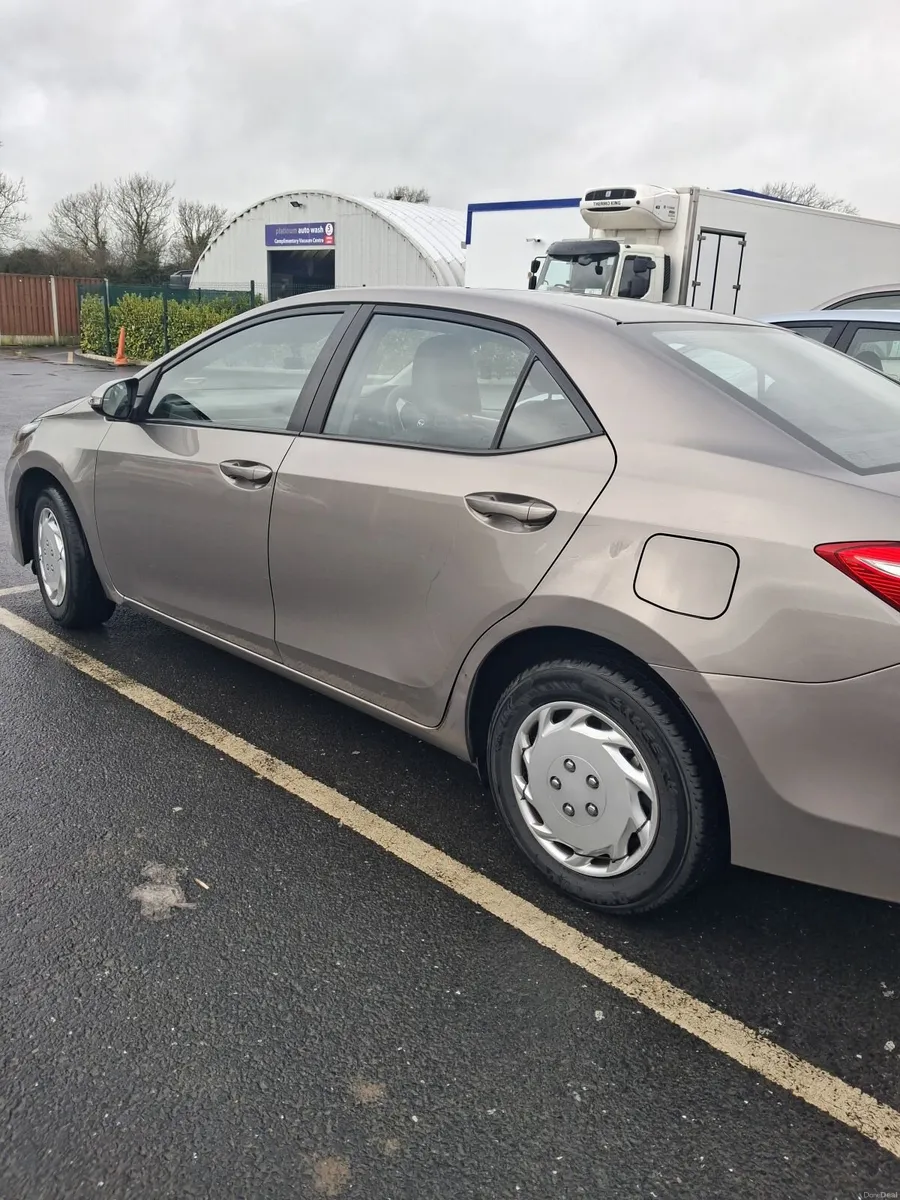 Toyota Corolla 2015 - Image 2