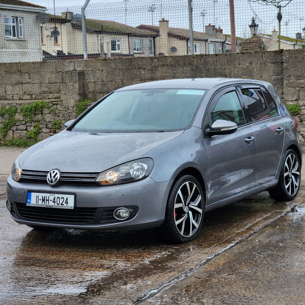 2011Volkswagen Golf 1.6tdi AUTOMATIC - Image 1