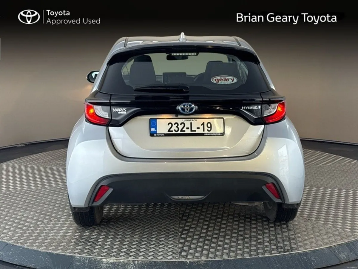 Toyota Yaris HYBRID LUNA - Image 4