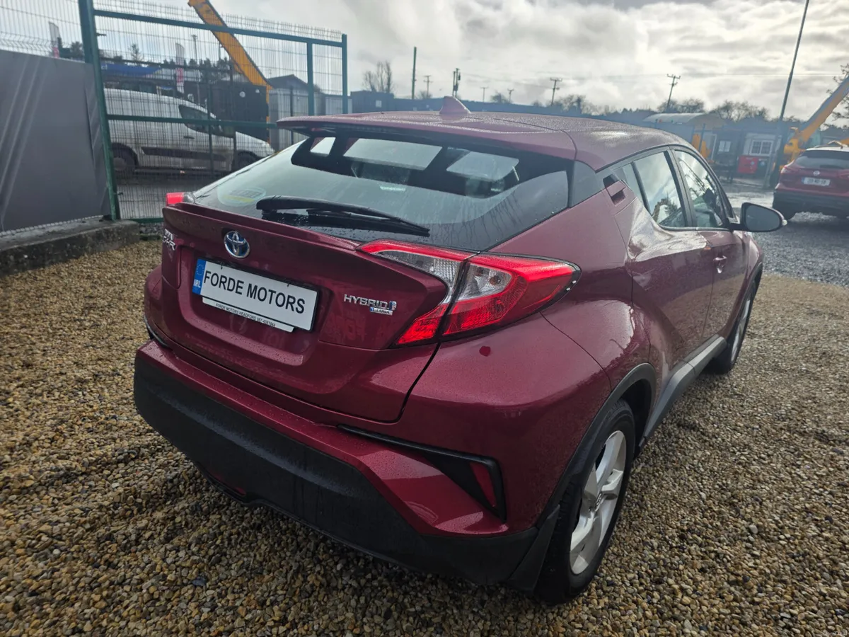 Toyota C-HR 2017 - Image 4