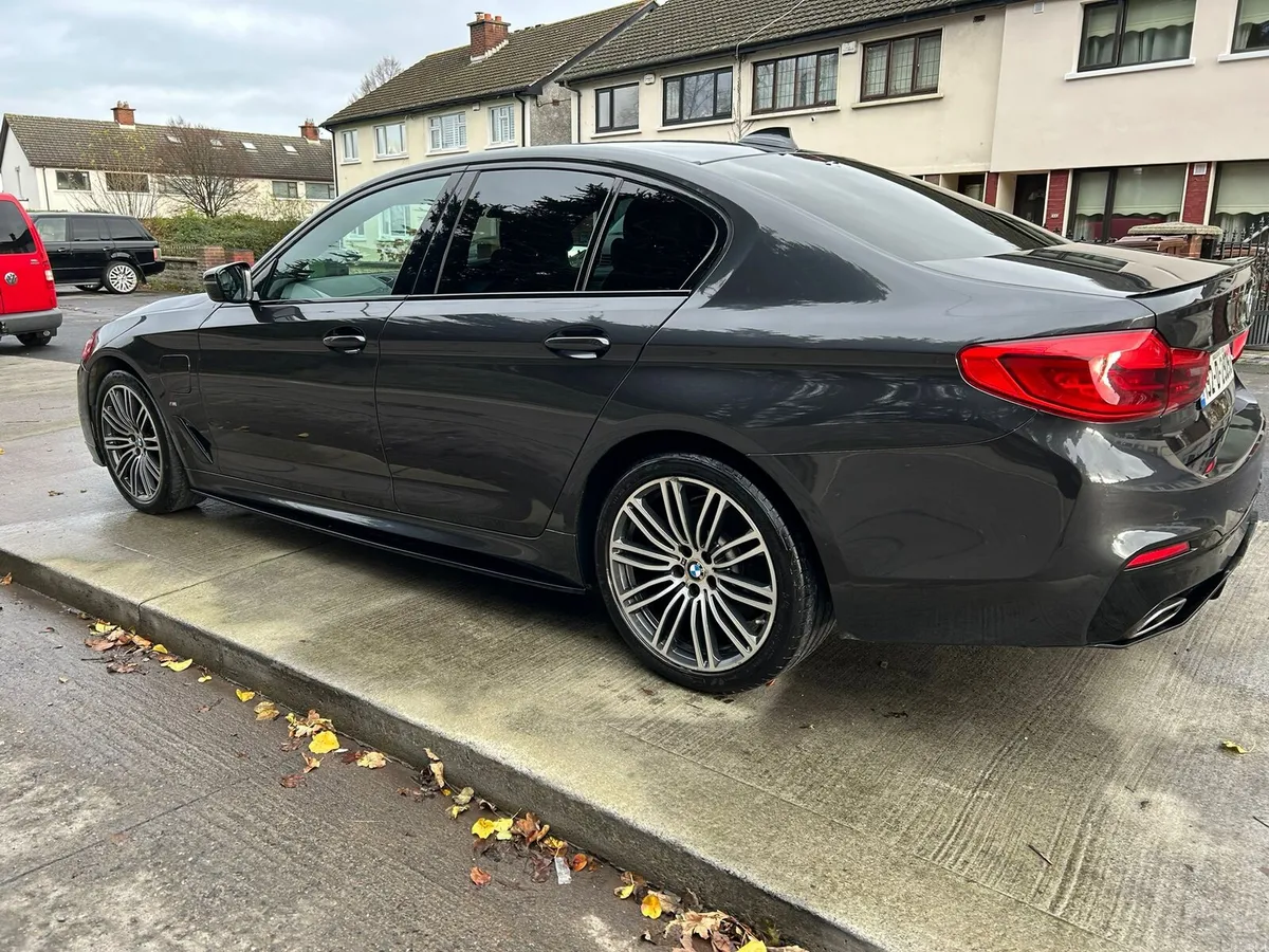BMW 530e - Image 1