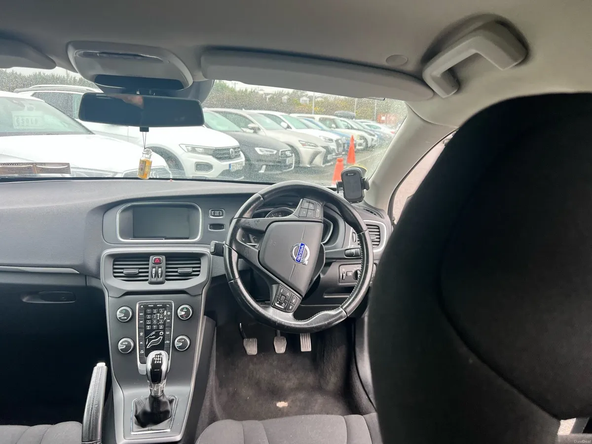 Volvo v40 - Image 1