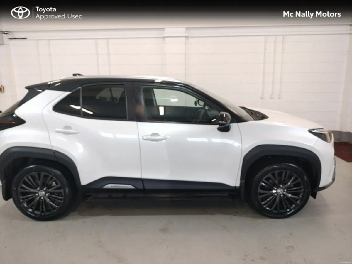 Toyota Yaris Cross ADVENTURE FWD SIDE STEPS TOP SP - Image 4