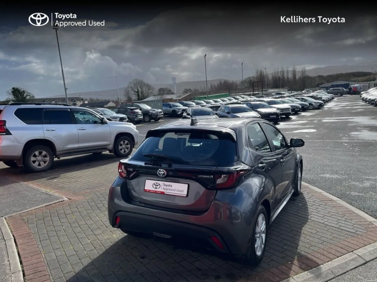 Toyota Yaris Hybrid Luna - Image 2