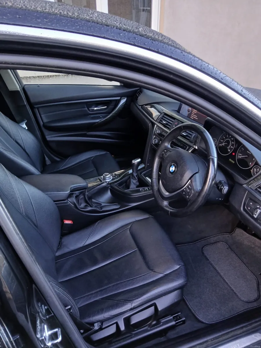 BMW 3-Series 2012 - Image 4