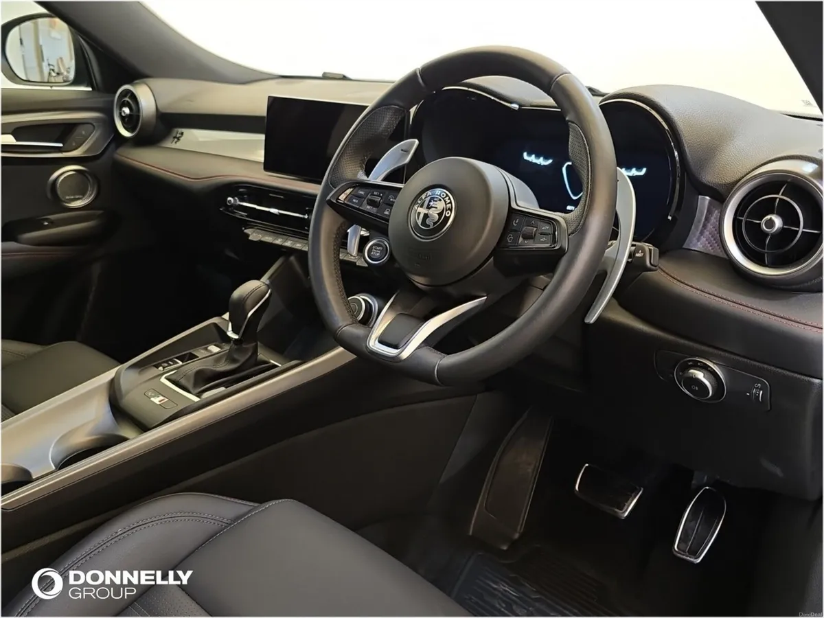 Alfa Romeo Tonale Hatchback Tributo Italiano - Image 4