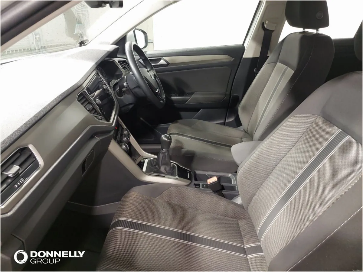 Volkswagen T-roc Hatchback SE - Image 2