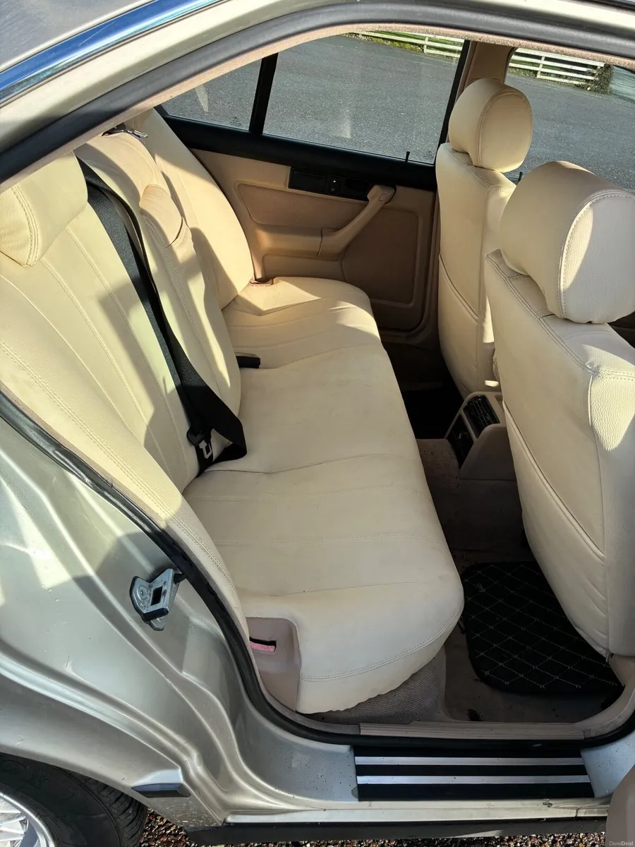 BMW 5-Series 1988 - Image 2