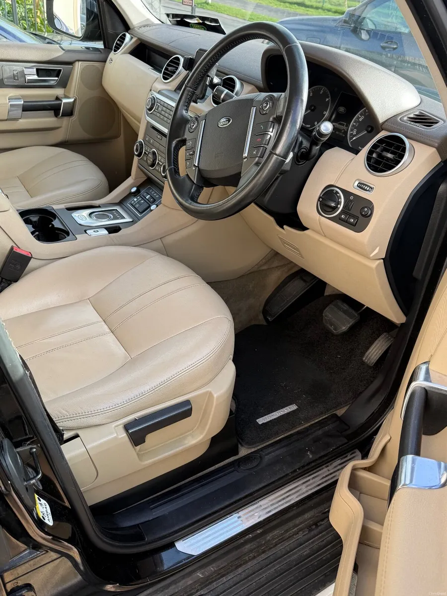 Land Rover Discovery 2016 - Image 1