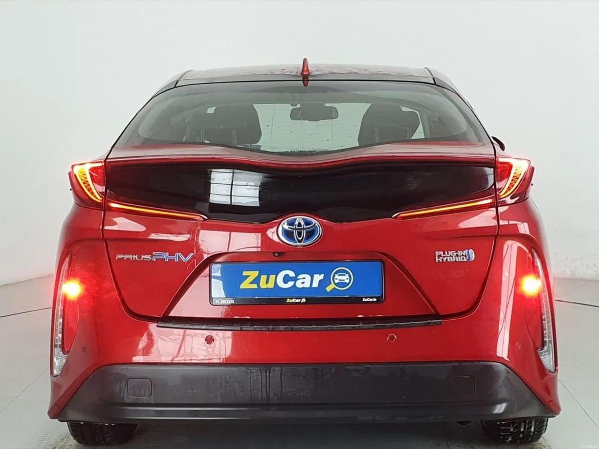 Toyota Prius 1.8 Plug-in Hybrid - Image 4