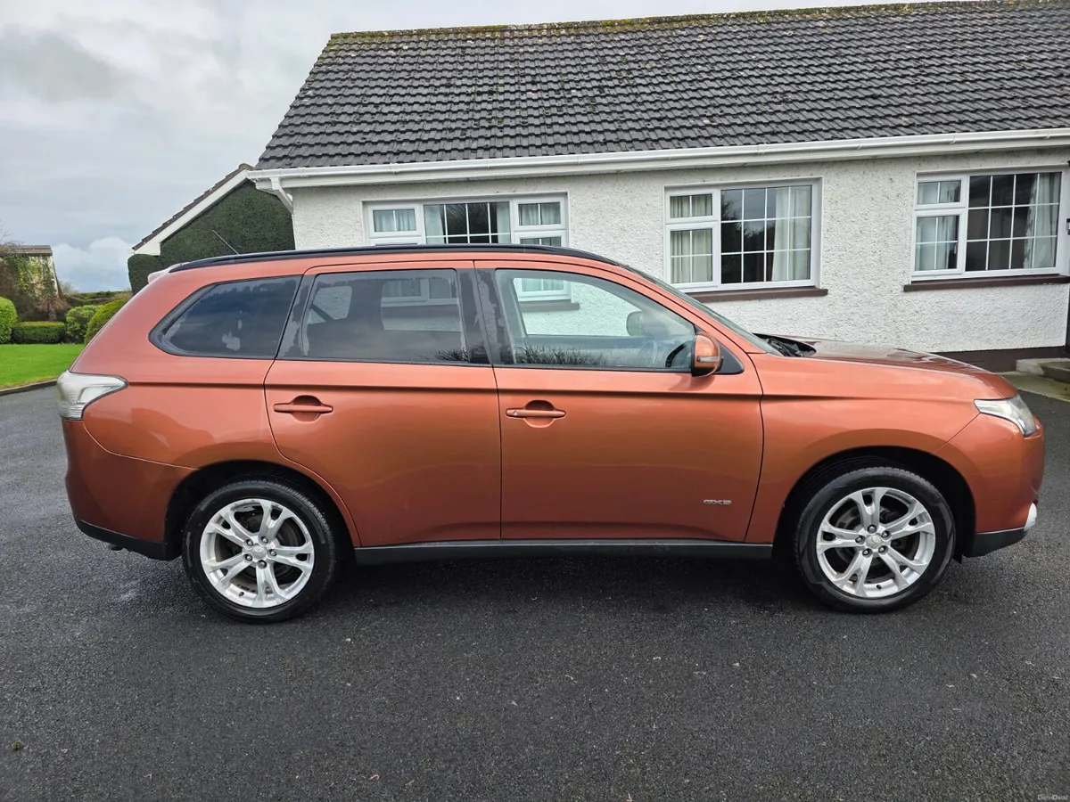 MITSUBISHI OUTLANDER...4X4..7 SEATS - Image 2