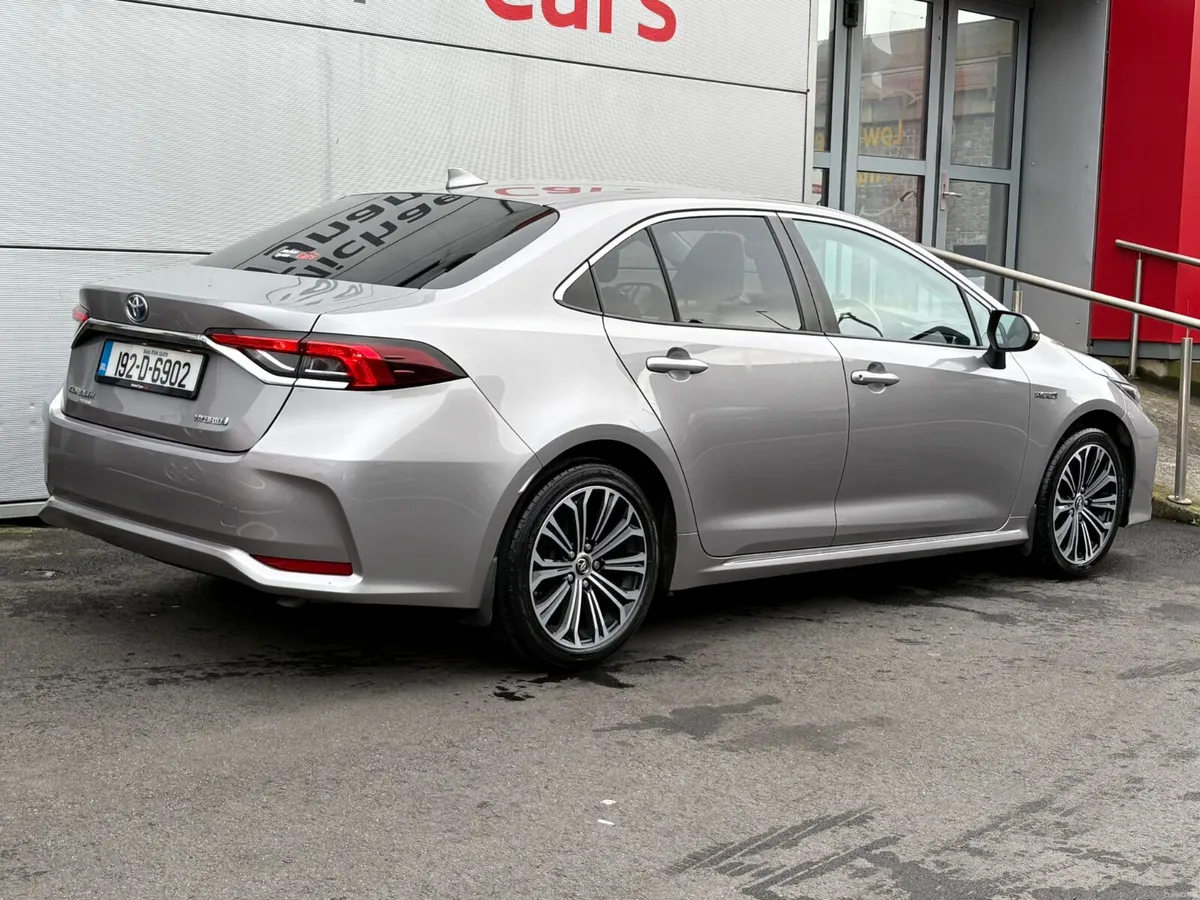2019 Toyota Corolla Hybrid Luna Sport - Image 2