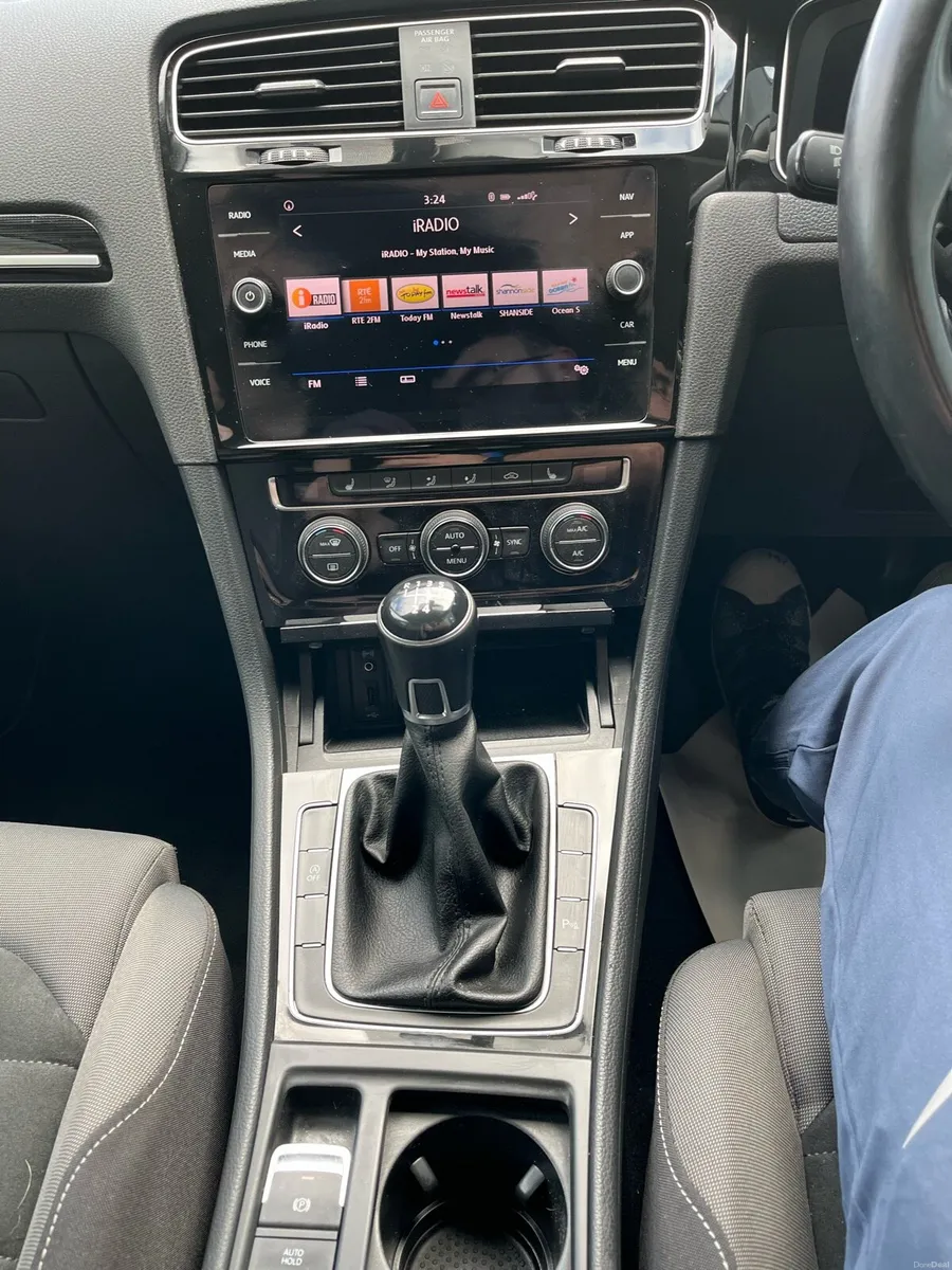2018 Volkswagen Golf - Image 3