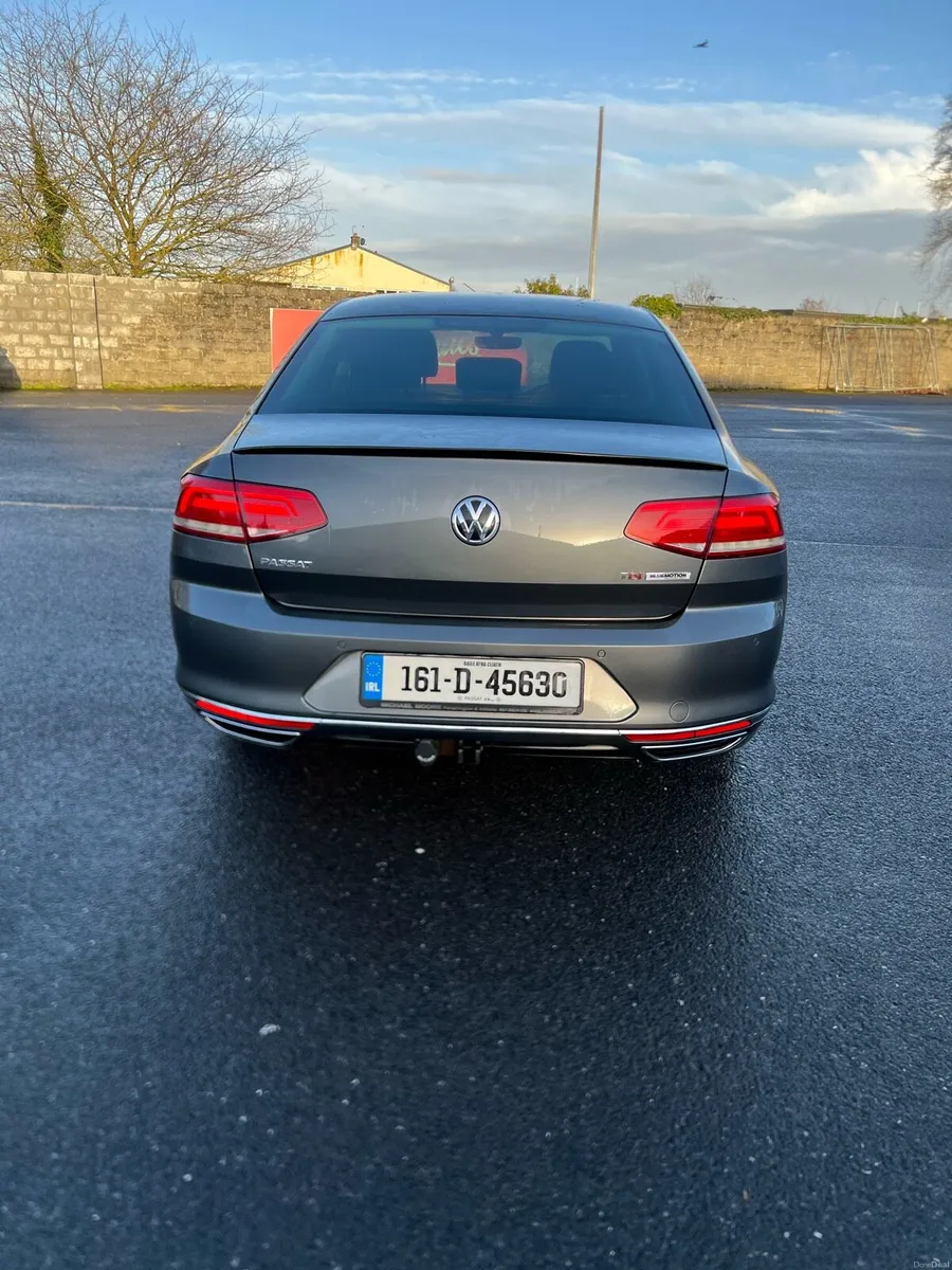 Volkswagen Passat - Image 2