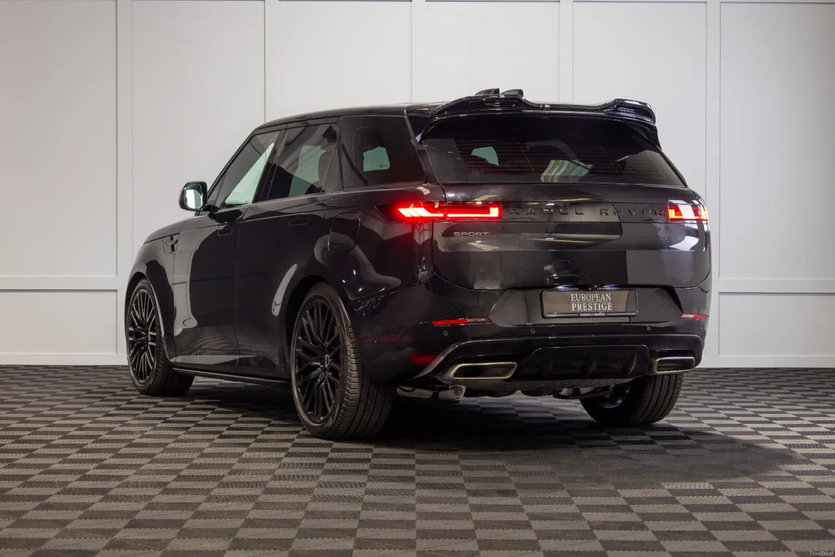 2026 Range Rover Sport P460e Dynamic SE - Image 4