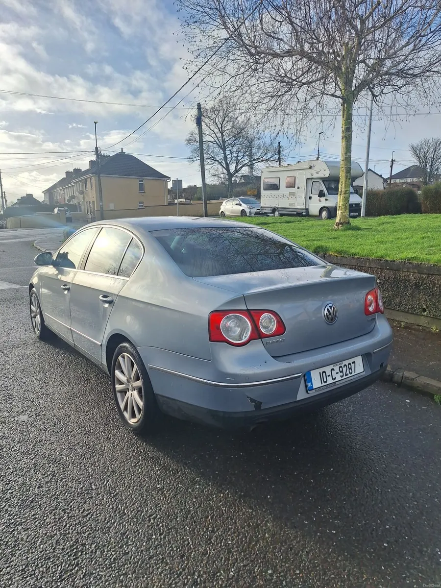 Volkswagen Passat 2010 AUTOMATIC - Image 4