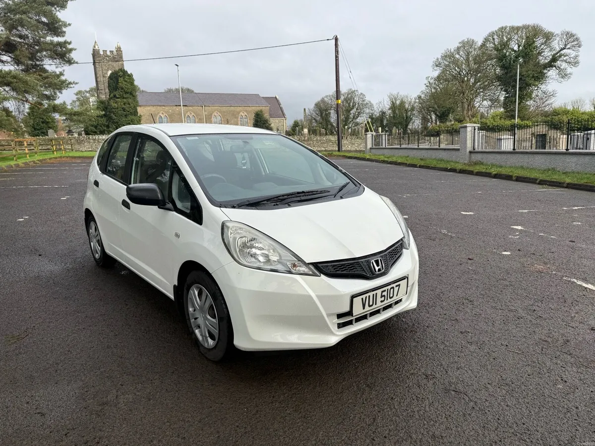 2015 Honda jazz petrol ni car from new - Image 3
