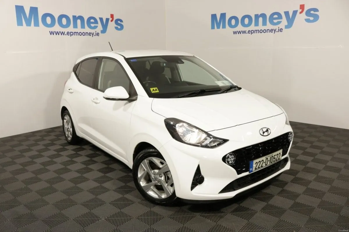 Hyundai i10 DELUXE 1.0L PETROL HATCHBACK - Image 1