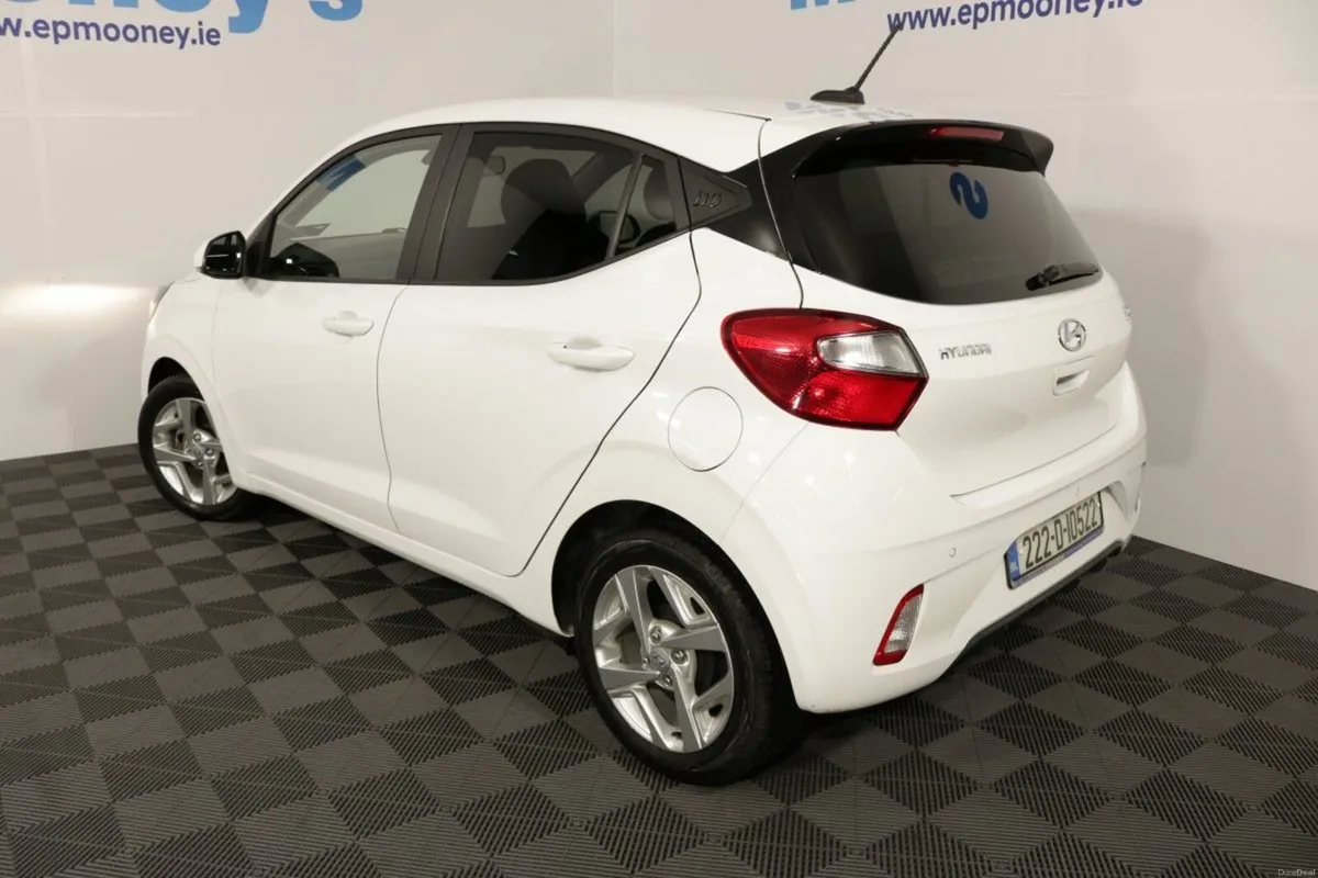Hyundai i10 DELUXE 1.0L PETROL HATCHBACK - Image 4