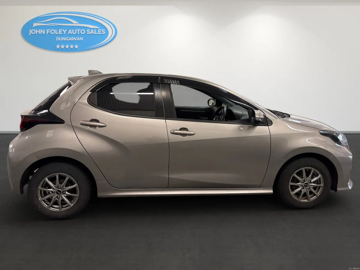 2020-Toyota Yaris 1.5 -Hybrid -Automatic - Image 4