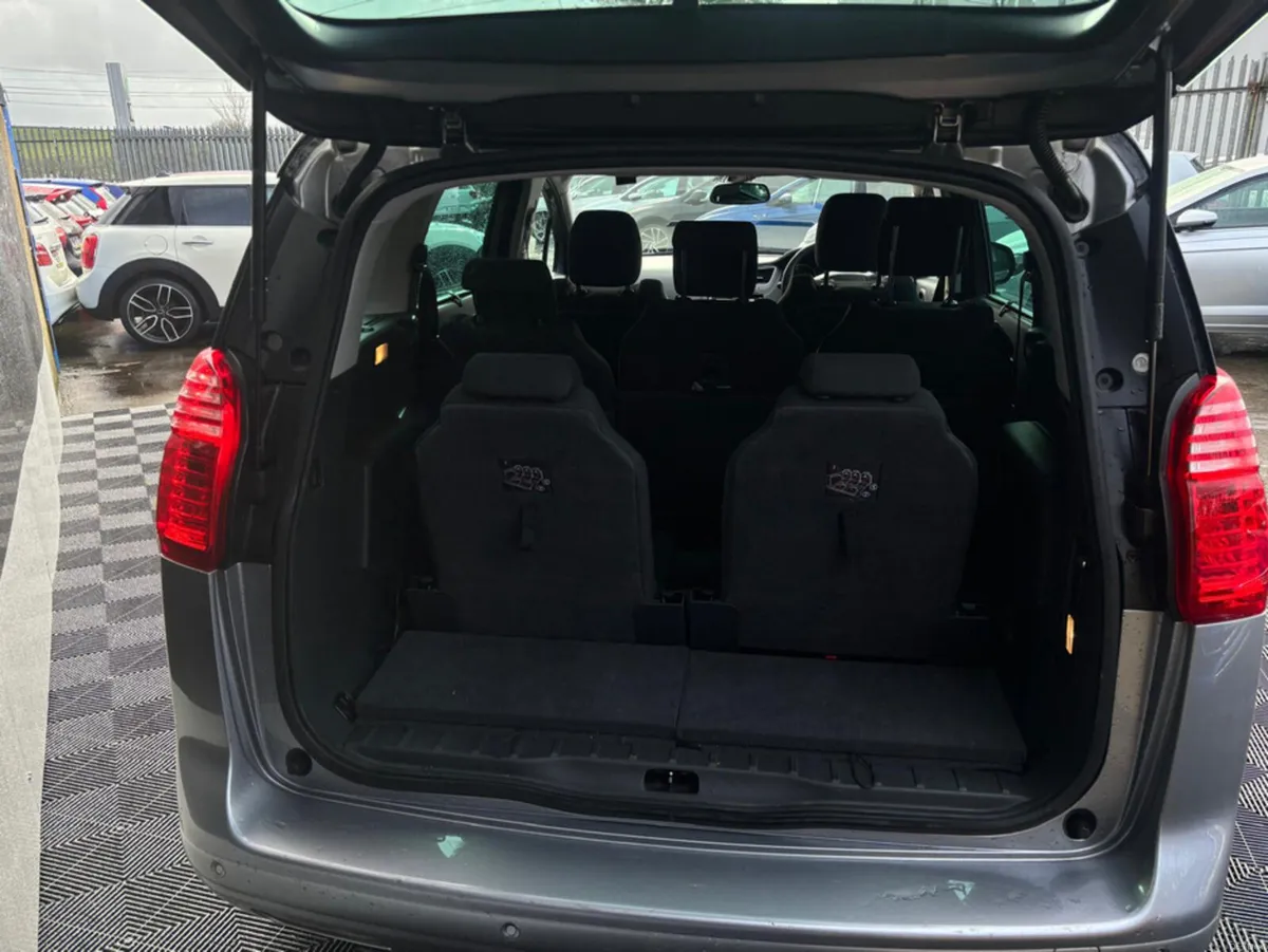Peugeot 5008 5008 1.6 Petrol, auto, pan roof, huge - Image 6
