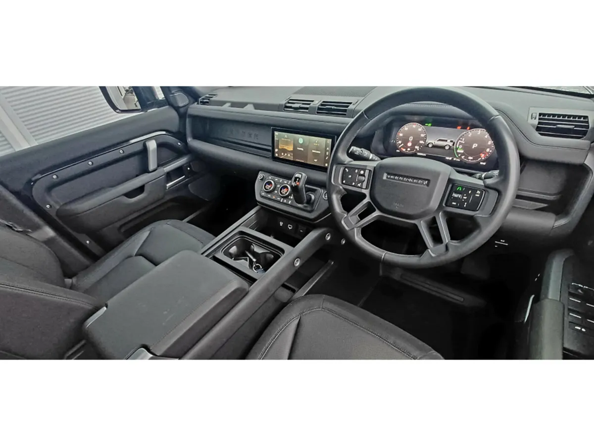 Land Rover Defender X-DYNAMIC S PHEV - Image 4